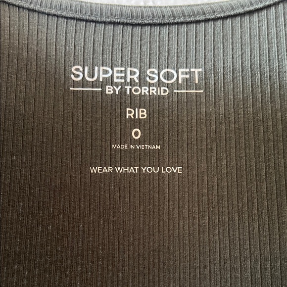 Torrid Olive Short Sleeve Square Neck Ribbed Tee. Size 0X NWOT - Picture 2 of 5